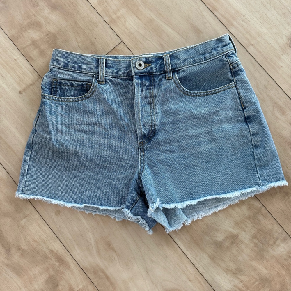 Every cut off Jean shorts light wash size 28